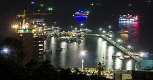 The harbor at night in pattaya, thailand — Stock Photo, Image