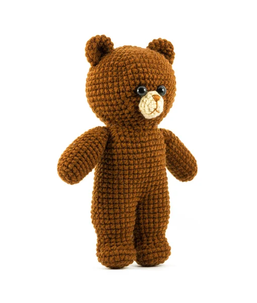 Handmade crochet niedźwiedź brunatny lalka na białym tle, skręcić w prawo — Zdjęcie stockowe