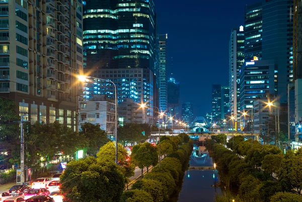 Twilight saat, Tayland Bangkok cityscape modern binasında — Stok fotoğraf