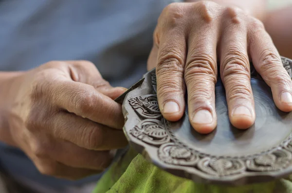 Carving klei voor make aardewerk — Stockfoto