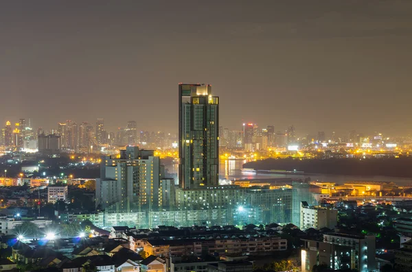 Bangkok paisaje urbano que puede ver la vista del río en el crepúsculo, Tailandia — Foto de Stock