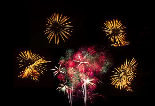 Hermoso juego de fuegos artificiales de cinco imágenes para la celebración —  Fotos de Stock