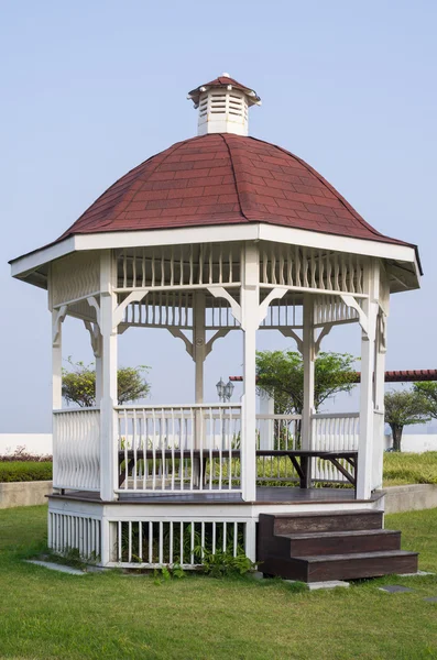 Pavilion in the garden. — Stock Photo, Image