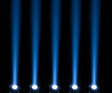 Koyu bir arkaplan karşısında konser ışıkları