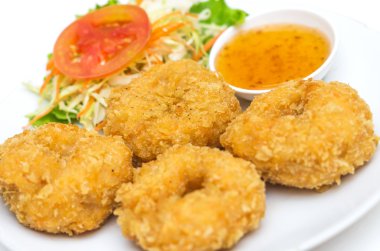 kızarmış karides pasta plaka üzerinde