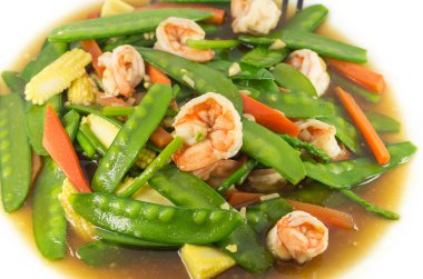 karides ile sebze kızarmış mix tabak içinde ilave edin.