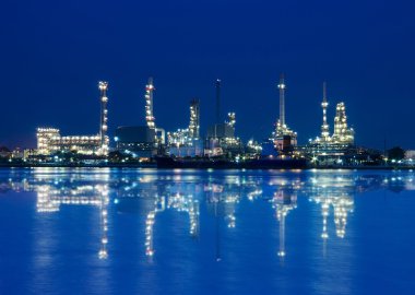 Petrol ve gaz rafineri alacakaranlıkta - Petrokimya fabrikası