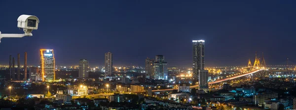 Security camera monitoring the Bangkok cityscape that can see Th — Stock Photo, Image