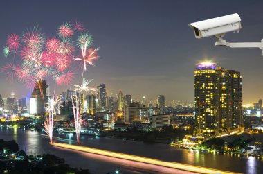 güvenlik kamerası ile bangkok cityscape fireworks izleme 