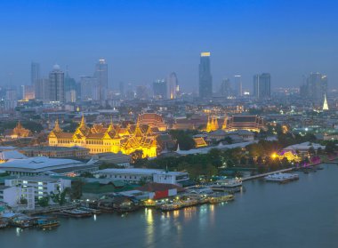 Bangkok, Tayland en iyi görünümü alacakaranlıkta Grand palace