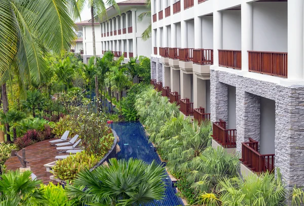 KHAOLAK, THAILAND - OCT 31 : Architecture exterior with private — Stock Photo, Image