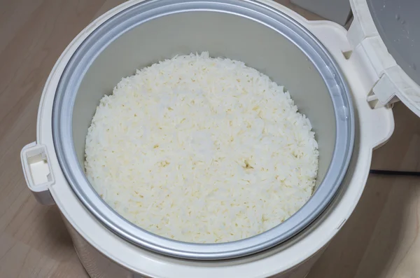 电饭煲中的流米 — 图库照片