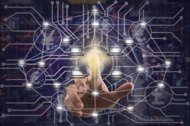İşadamı Finger, Hong Kong 'daki eski apartman daireleri ve Business Technology Concept' daki finansal teknoloji üzerinden dağıtılan blockchain ve crpytomoney ağının merkezini işaret ediyor..