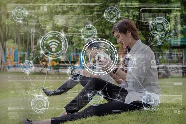 Technológia Digitális Virtuális Képernyő Vezeték Nélküli Kommunikáció Csatlakozik Boldog Ázsiai — Stock Fotó