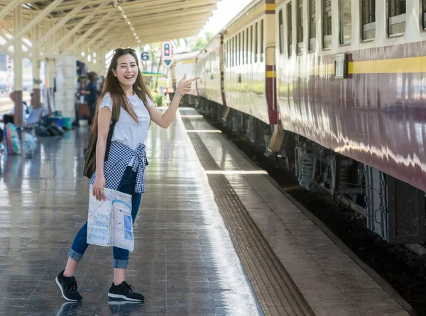 Asia Woman Traveler Feeling Happiness Greeting Her Friend Travel Train — стокове фото