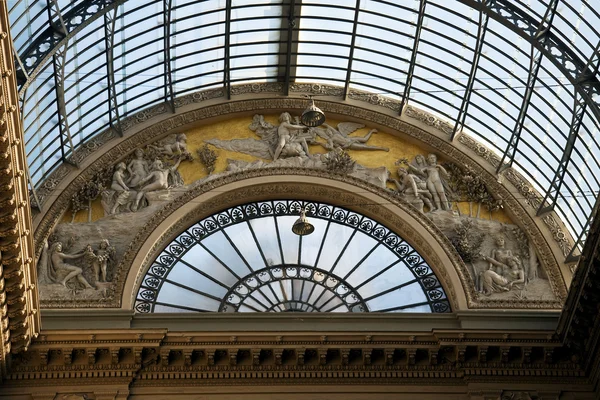 Купольні всередині галереї principe Умберто Іванович, Неаполь, Італія Ліцензійні Стокові Фото