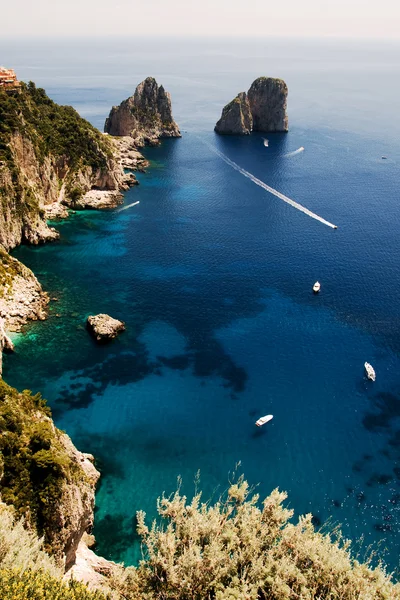 Os Faraglioni de Capri — Fotografia de Stock