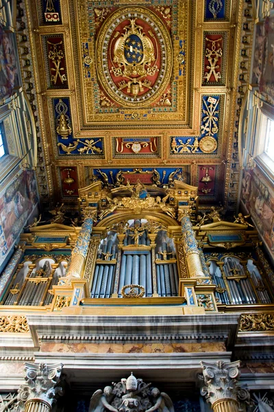 Basilica Lateranense Interno di San Giovanni a Roma — Foto Stock