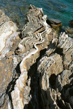 Akdeniz kıyısında yıpranmış kireçtaşı