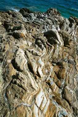 Akdeniz kıyısında yıpranmış kireçtaşı