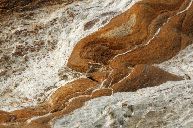 Akdeniz kıyısında yıpranmış kireçtaşı