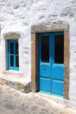 kapı ve pencere mavi