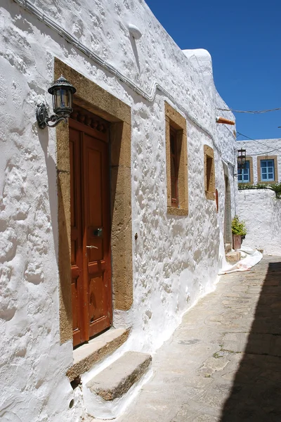 Ingresso alla casa nella stretta corsia greca — Foto Stock