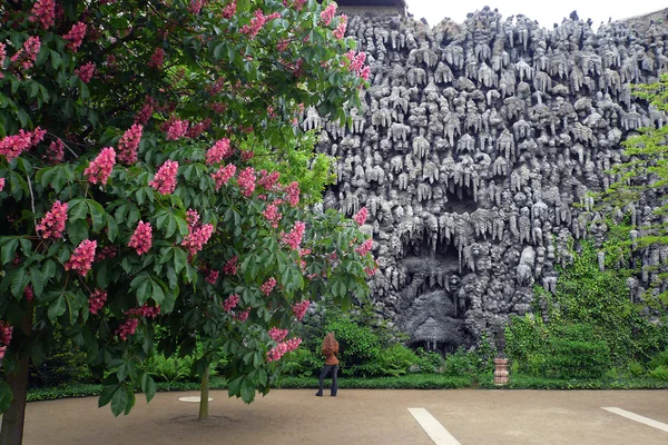 Estalactites em uma parede no jardim de Wallenstein — Fotografia de Stock