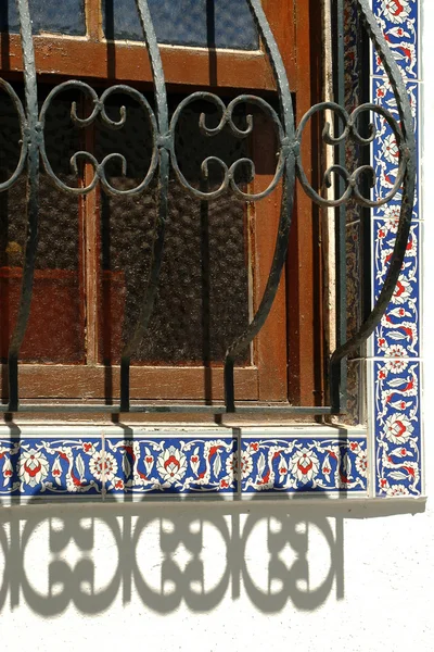 Rejillas de ventana decorativas — Foto de Stock