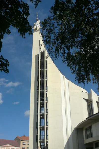 Moderner Kirchturm — Stockfoto