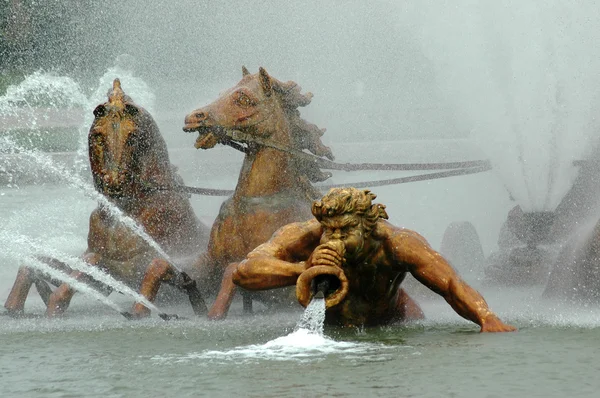 Fuente en los jardines de Versalles — Foto de Stock