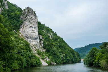 Decebal Kral, heykel rock