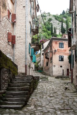kotor, Karadağ'ın dar sokakta