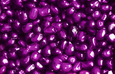 Taze mor, kadife, menekşe, zambak, leylak arkaplan. Sağlıklı yeme kavramı.