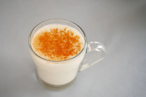 土耳其传统热饮料盐水或Sahlep. — 图库照片
