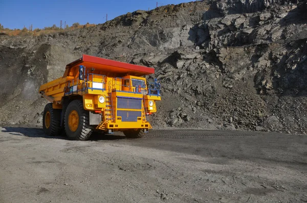 Envío Minería Entrega Transporte Carga Camión Volquete Camión Enorme Pesado —  Fotos de Stock