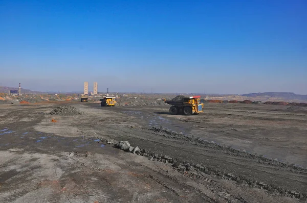 Envío Minería Entrega Transporte Carga Camión Volquete Camión Enorme Pesado — Foto de Stock