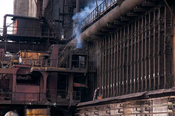 Cocaïnedealer Duwt Coke Cokesovenbatterij Installatie Voor Cokes Chemicaliën — Stockfoto