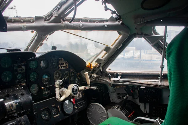 114のコックピット レトロな飛行機の記録保持者 ソ連のクルシュ