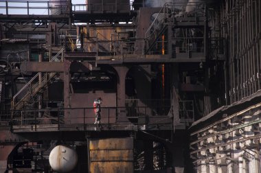 Kokain satıcısı kokaini dağıtır. Kola fırını bataryası. Kokain ve kimyasallar