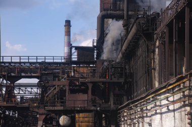 Kokain satıcısı kokaini dağıtır. Kola fırını bataryası. Kokain ve kimyasallar