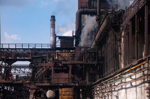 Kokain satıcısı kokaini dağıtır. Kola fırını bataryası. Kokain ve kimyasallar