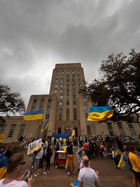 ABD, Houston 6 Mart 2022. Ukrayna ve Rusya arasındaki savaşa karşı Amerikalıların ve Ukraynalıların gösterileri. Dur Putin. Savaş yok..