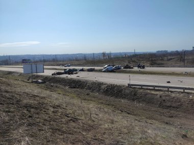 Kharkiv, Ukrayna - 15 Nisan 2022: Ukrayna 'daki askeri operasyonlara bağlı enkaz. Ukrayna 'da Savaş