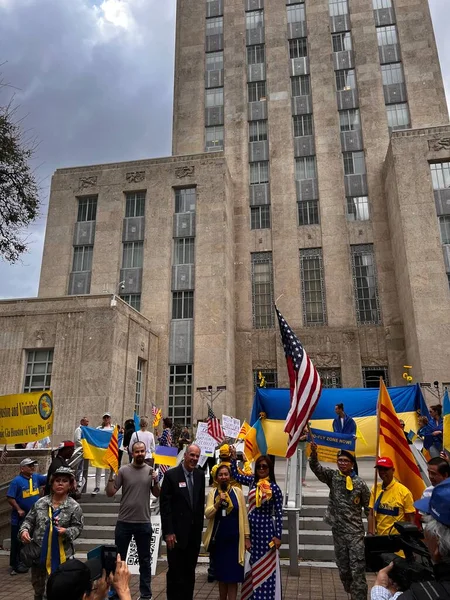 ABD, Houston 6 Mart 2022. Ukrayna ve Rusya arasındaki savaşa karşı Amerikalıların ve Ukraynalıların gösterileri. Dur Putin. Savaş yok..