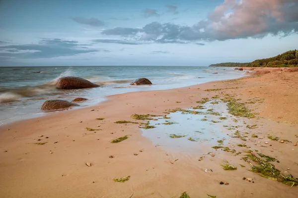 Sahilde gün batımı