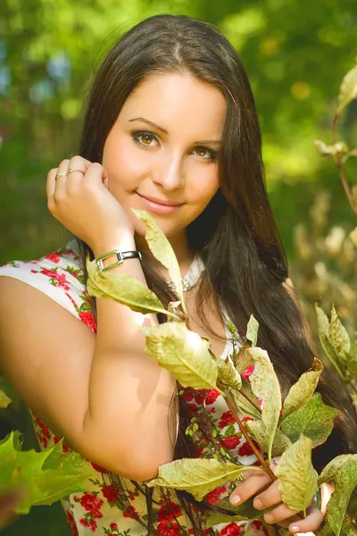 güzel kız - açık dikey