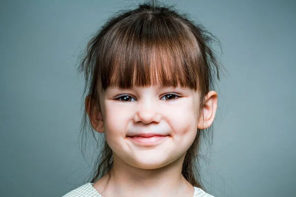 微笑在相机画像中的小女孩 — 图库照片