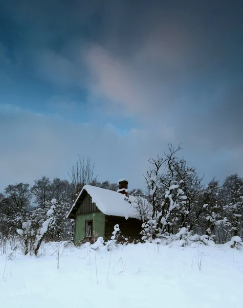 Maison abandonnée d'hiver — Photo