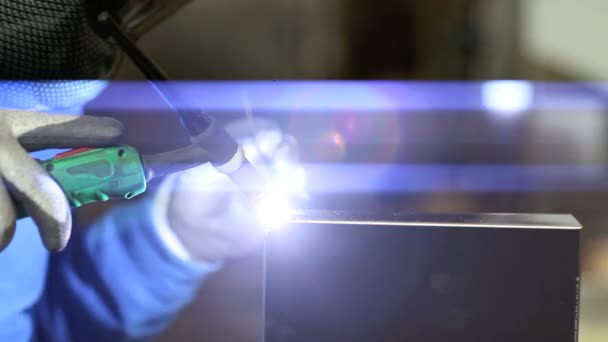 Hands of worker welding in factory — Stock Video